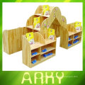 Cabinet en bois de maternelle